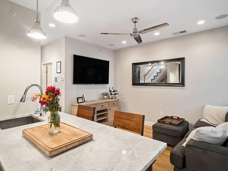 19 Burrill Pl #3 — Photo 1