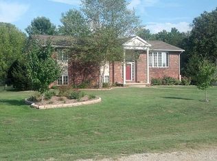 10917 E Aminoff Dr, Effingham, IL 62401