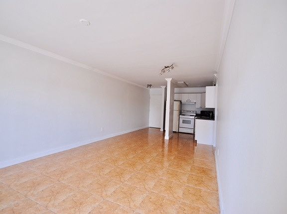 5th image of 3642 NE 171st St APT 303