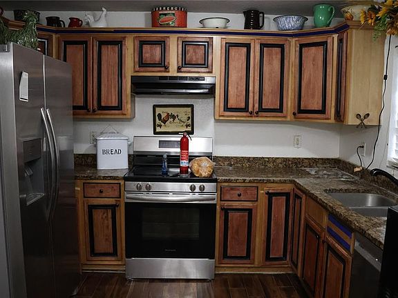 5th image of 1102 REDBIRD STREET