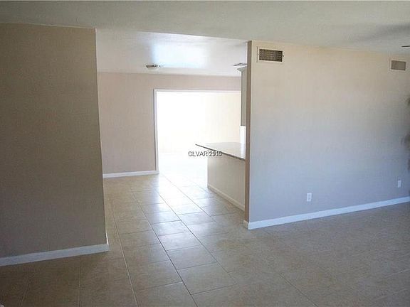 3rd image of 4805 Elm Ave
