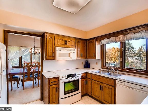 2nd image of 21400 Oakdale Dr