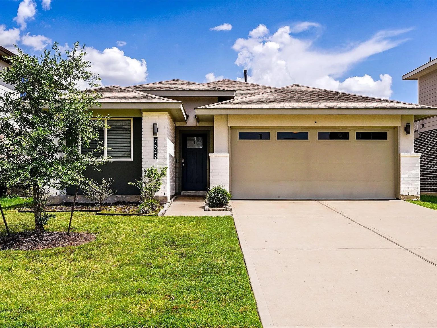 4 bed, 2.0 bath, 1792 sqft, $2,300 — Photo 1