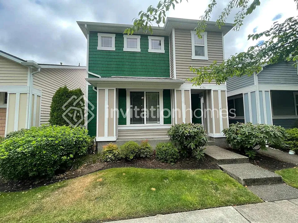 4136 Edgewater Blvd NE