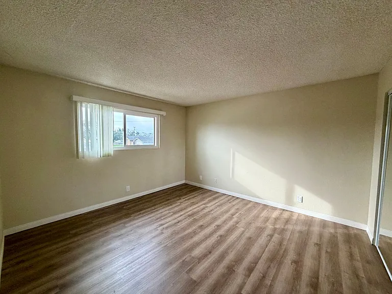 1675 Chapel Dr — Photo 28