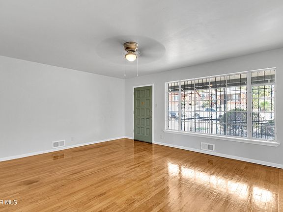 3rd image of 2516 Richmond Ave