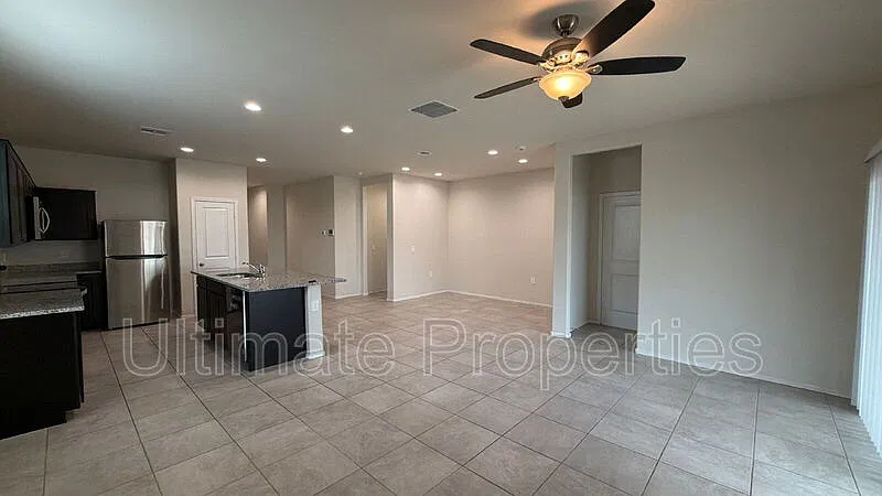 3 bed, 2.0 bath, 1553 sqft, $1,795 — Photo 3