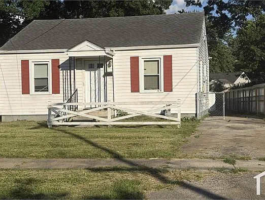 3 bed, 892 sqft, $1,510 — Photo 1