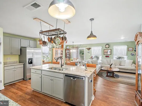 16032 Grant Ct, Bowling Green, VA 22427