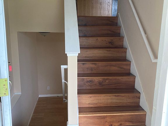 3rd image of 469 Jamesgate Ct