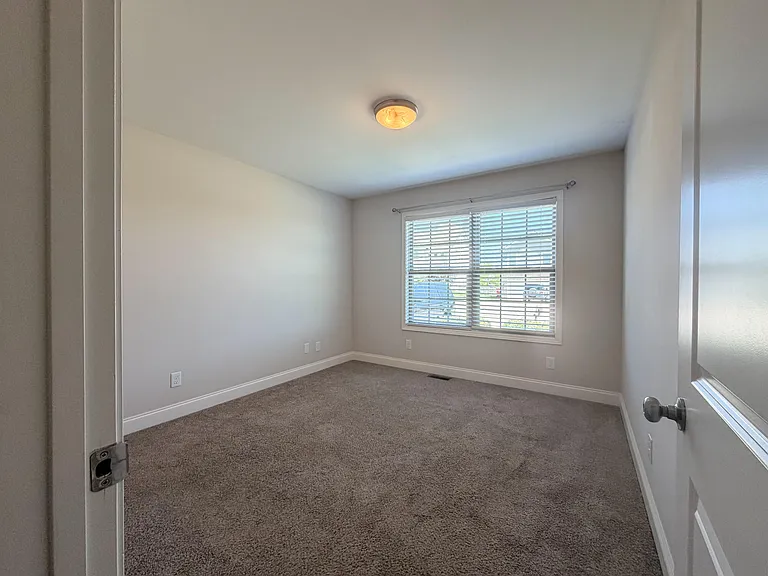 1140 Orchard Dr — Photo 10