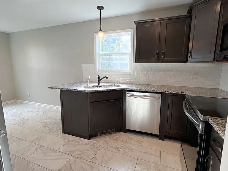 358 Chalet Cir — Photo 12
