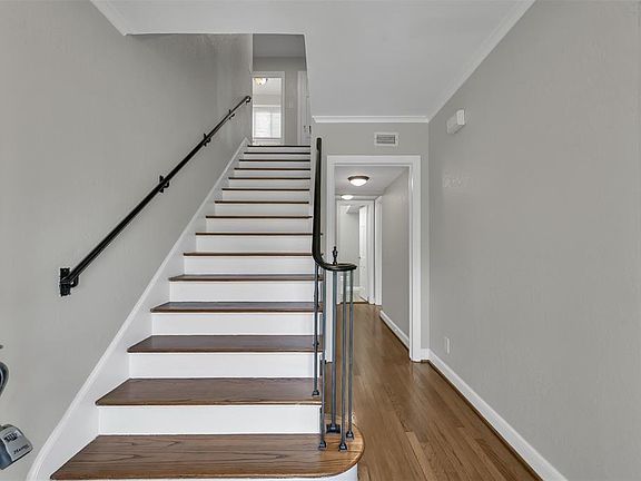 4th image of 3215 Milburn St
