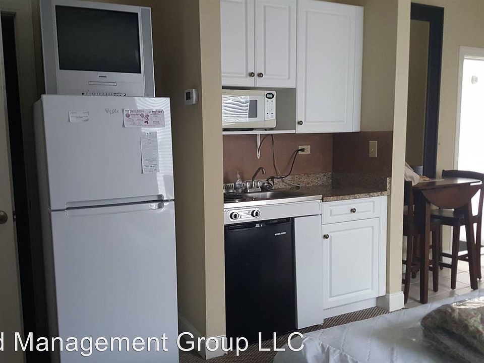 2nd image of 100 Cypress Point Ct Unit 101B