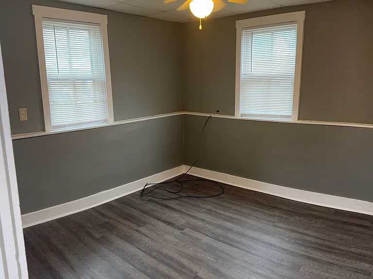 121 E Chestnut St — Photo 13