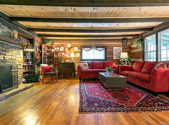 4th image of 292 Village Ln
