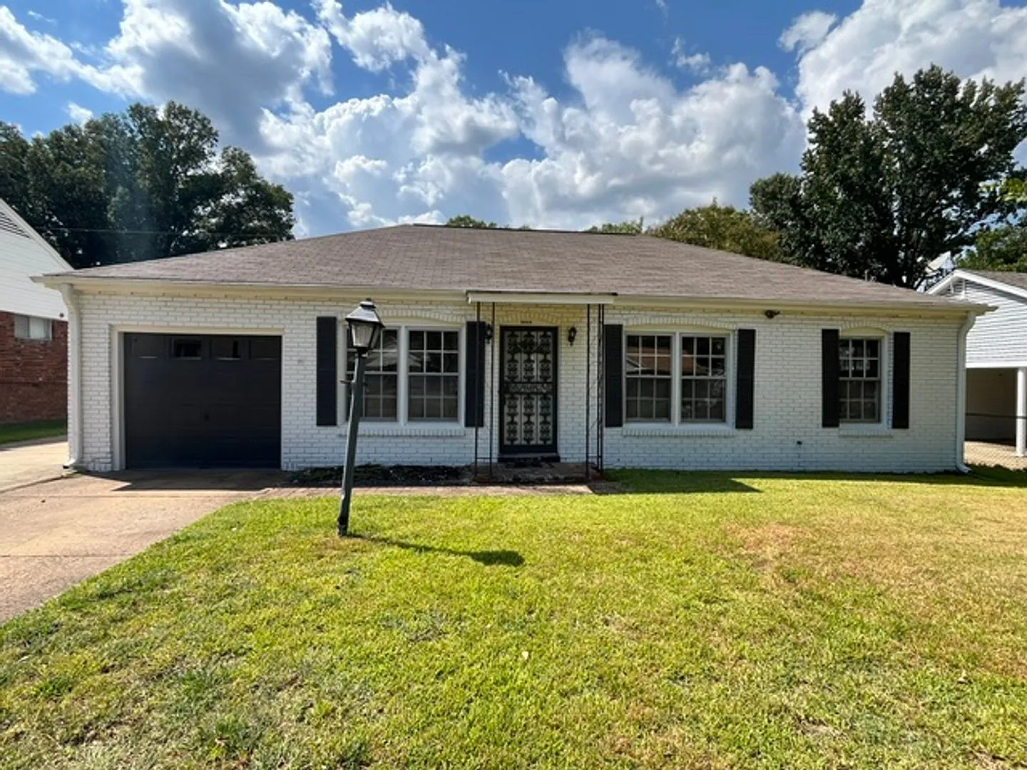 Renovated 3 Bedroom 1 Bath Home with 1 Car Garage for Rent! — Photo 1