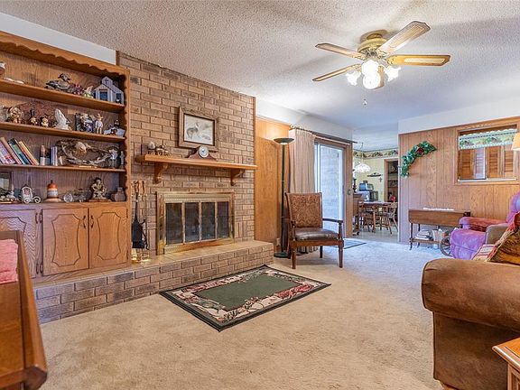 4th image of 713 Maple St