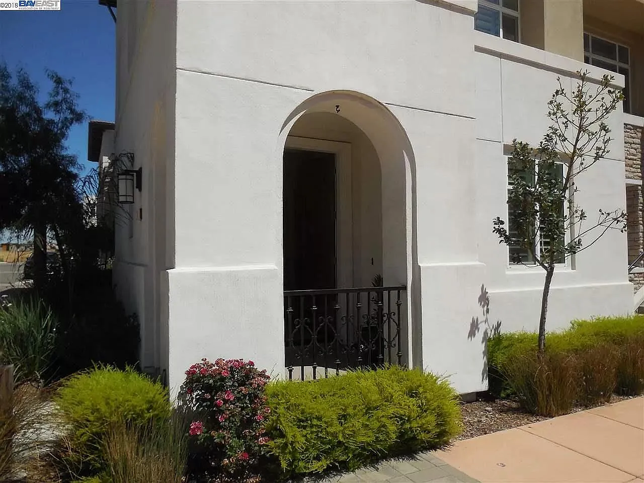 4 bed, 3.5 bath, 1848 sqft, $4,100 — Photo 3