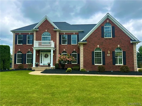 8817 Stonebriar Dr, Clarence Center, NY 14032
