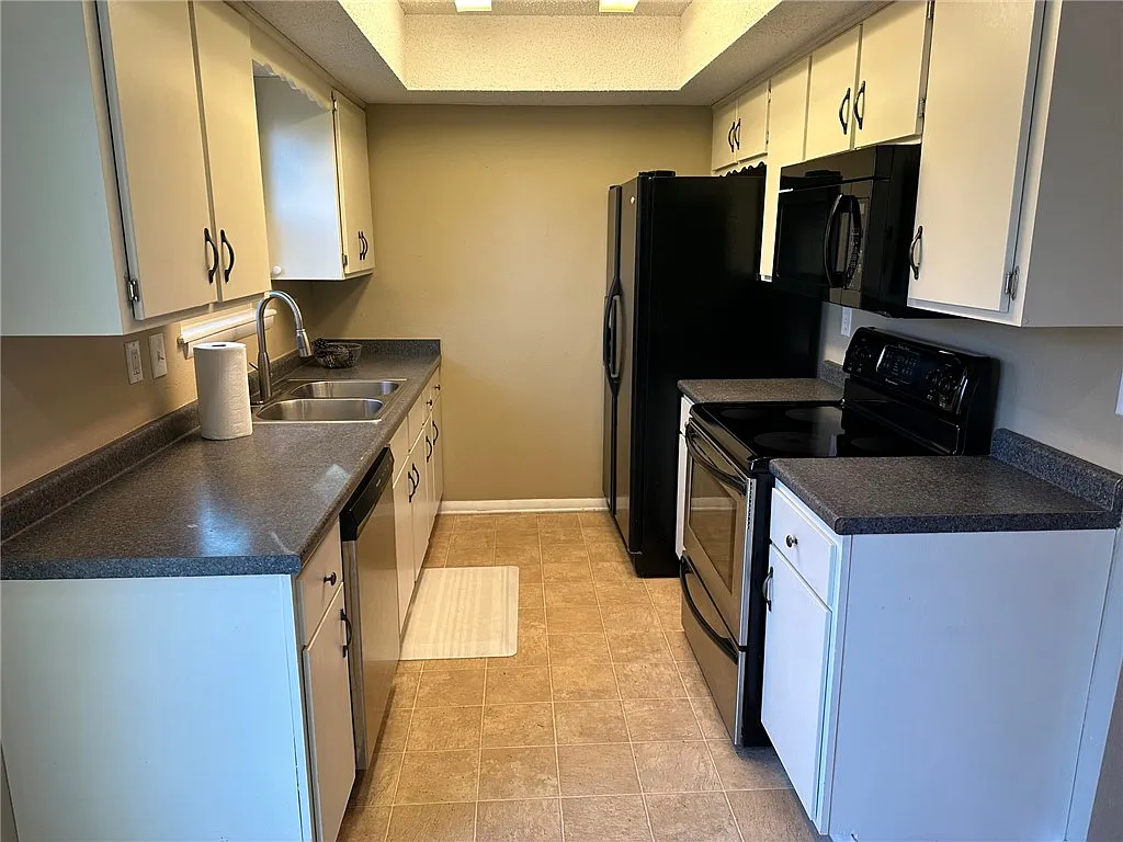 3 bed, 1.5 bath, 1008 sqft, $1,400 — Photo 4