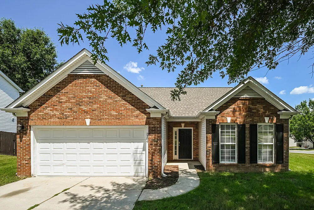 3 bed, 2.0 bath, 1295 sqft, $1,910 — Photo 1