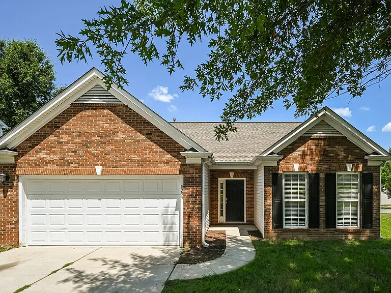 8704 Rozumny Dr — Photo 1