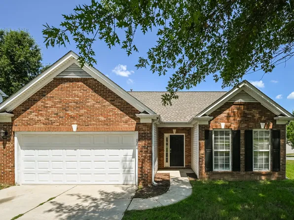 8704 Rozumny Dr, Charlotte, NC 28216