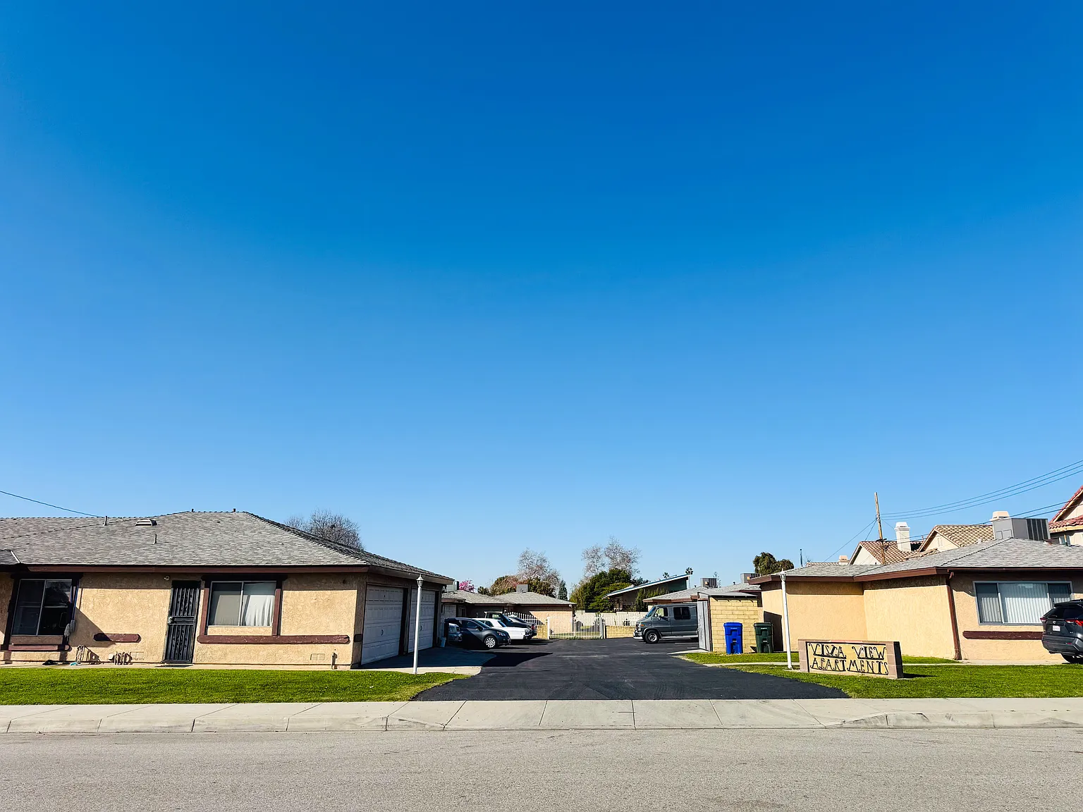 2 bed, 900 sqft, $2,300 — Photo 1