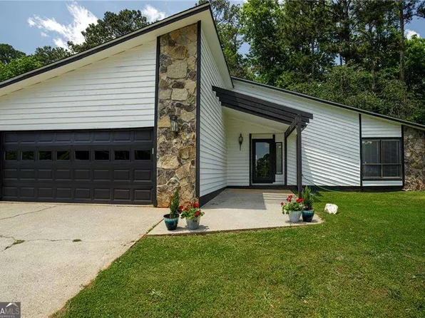 812 Steeple Chase Dr, Lawrenceville, GA 30044