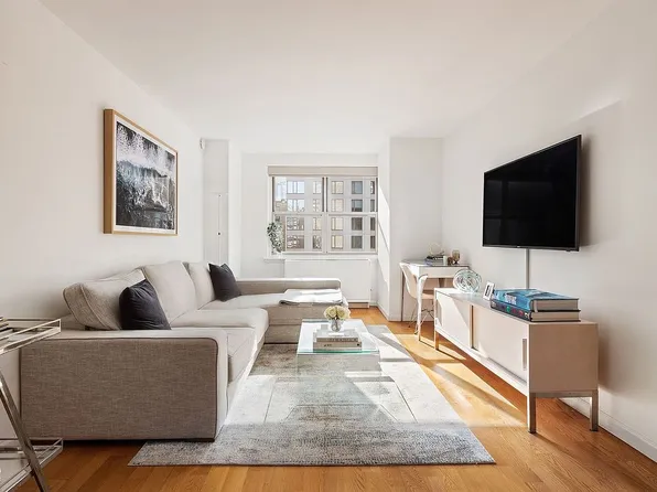 200 E 24th St APT 610, Manhattan, NY 10010