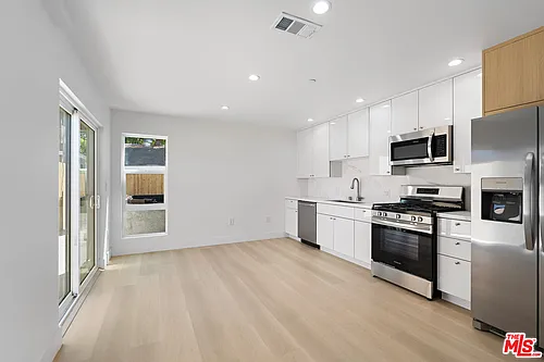10963 Calvert St #1/4 Photo 1