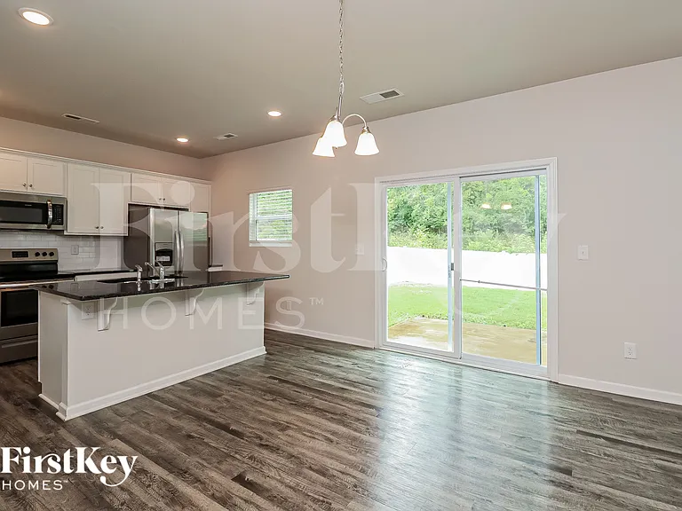 9526 Hamel St — Photo 5