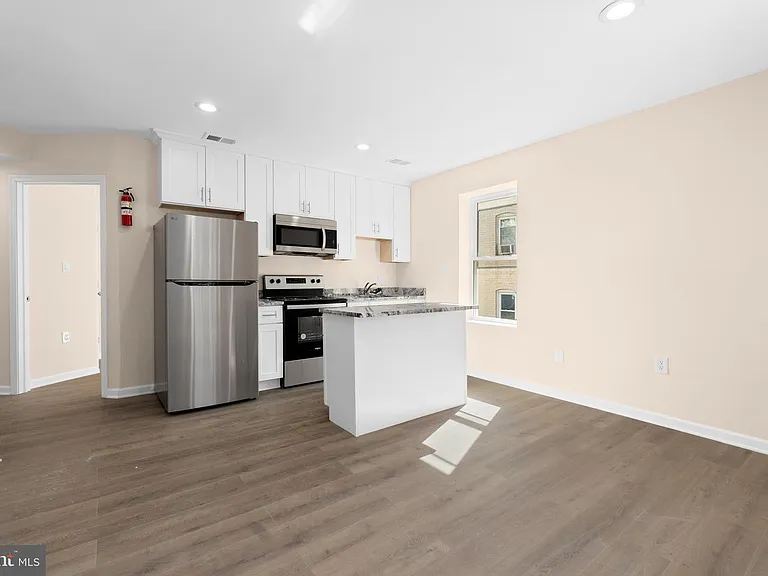 3158 Buena Vista Ter SE #1 — Photo 6