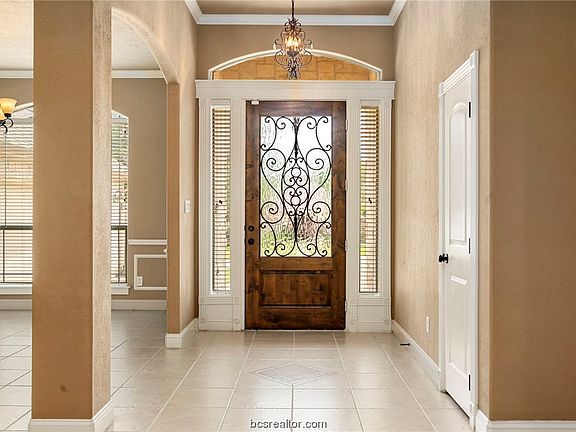 5th image of 4408 Edinburgh Pl
