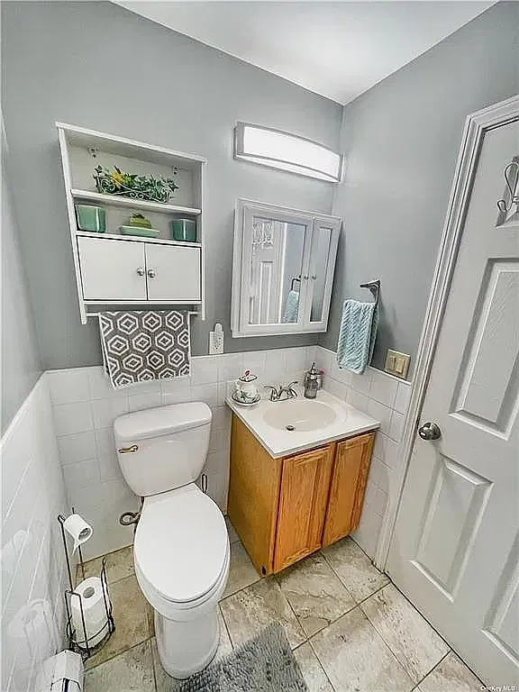 3 bed, 1000 sqft, $3,811 — Photo 2