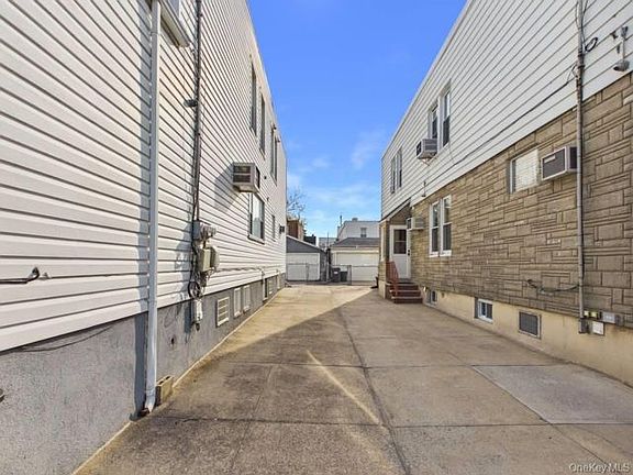 3rd image of 6618 75th St Floor 1