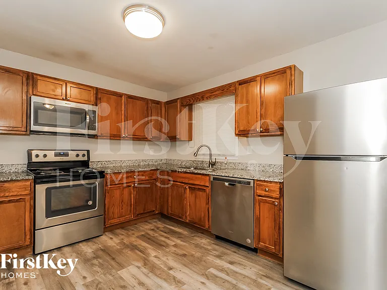 6818 Tralee Dr — Photo 5