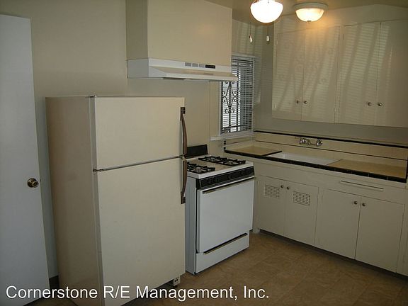 4th image of 427 N Los Robles Ave APT 01