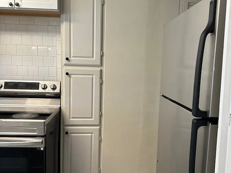 2428 Mercer St — Photo 8
