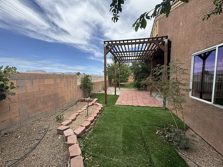 3411 Rosewood St — Photo 12