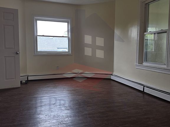 3rd image of 129 Magill St