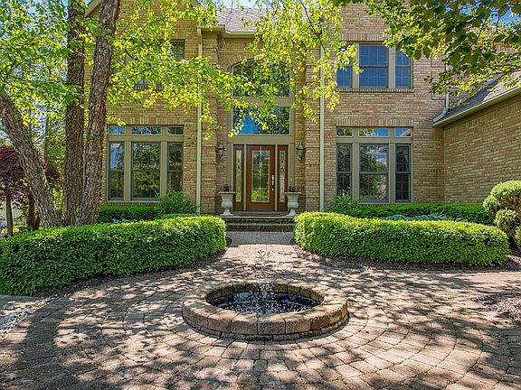 2nd image of 5867 Heritage Lakes Dr