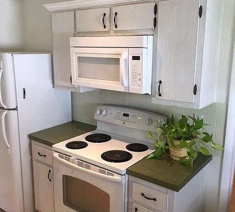 Kitchen with outside ventilation