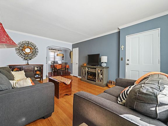 4th image of 246-11 57th Dr #D13