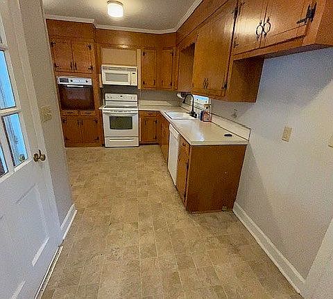 3rd image of 211 Neal St