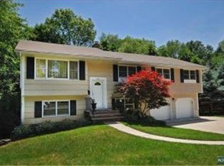501 Darby Ct, Ridgewood, NJ 07450