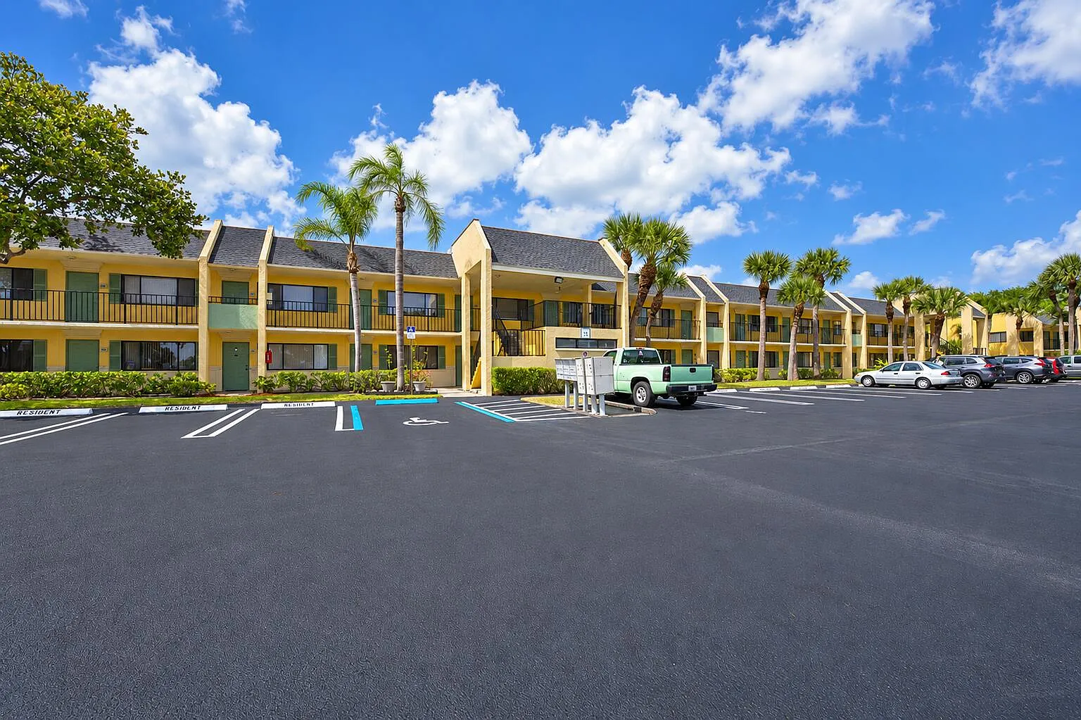 1 bed, 1.0 bath, 704 sqft, $1,800 — Photo 1