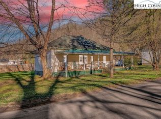 205 Warrensville Dr, Warrensville, NC 28693