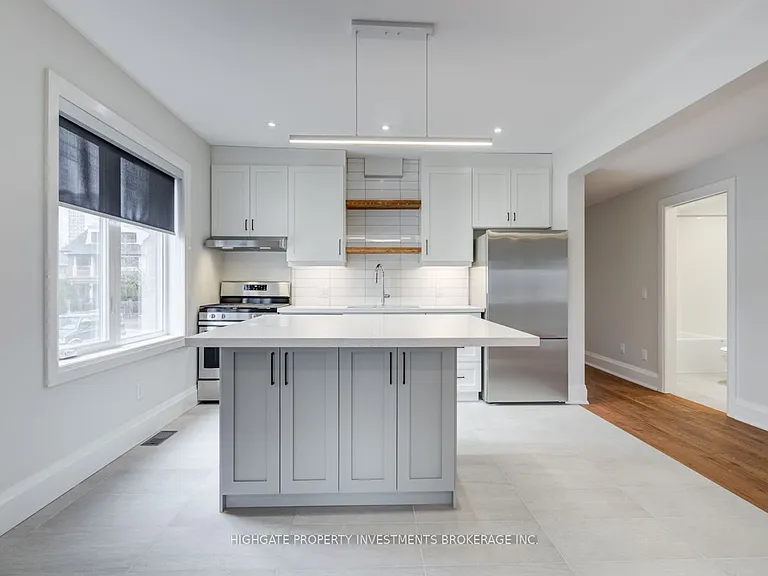 129 Hilton Ave #MAIN — Photo 9